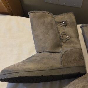 Cozy Gray Winter Boots Size 10W By New@titude NWT